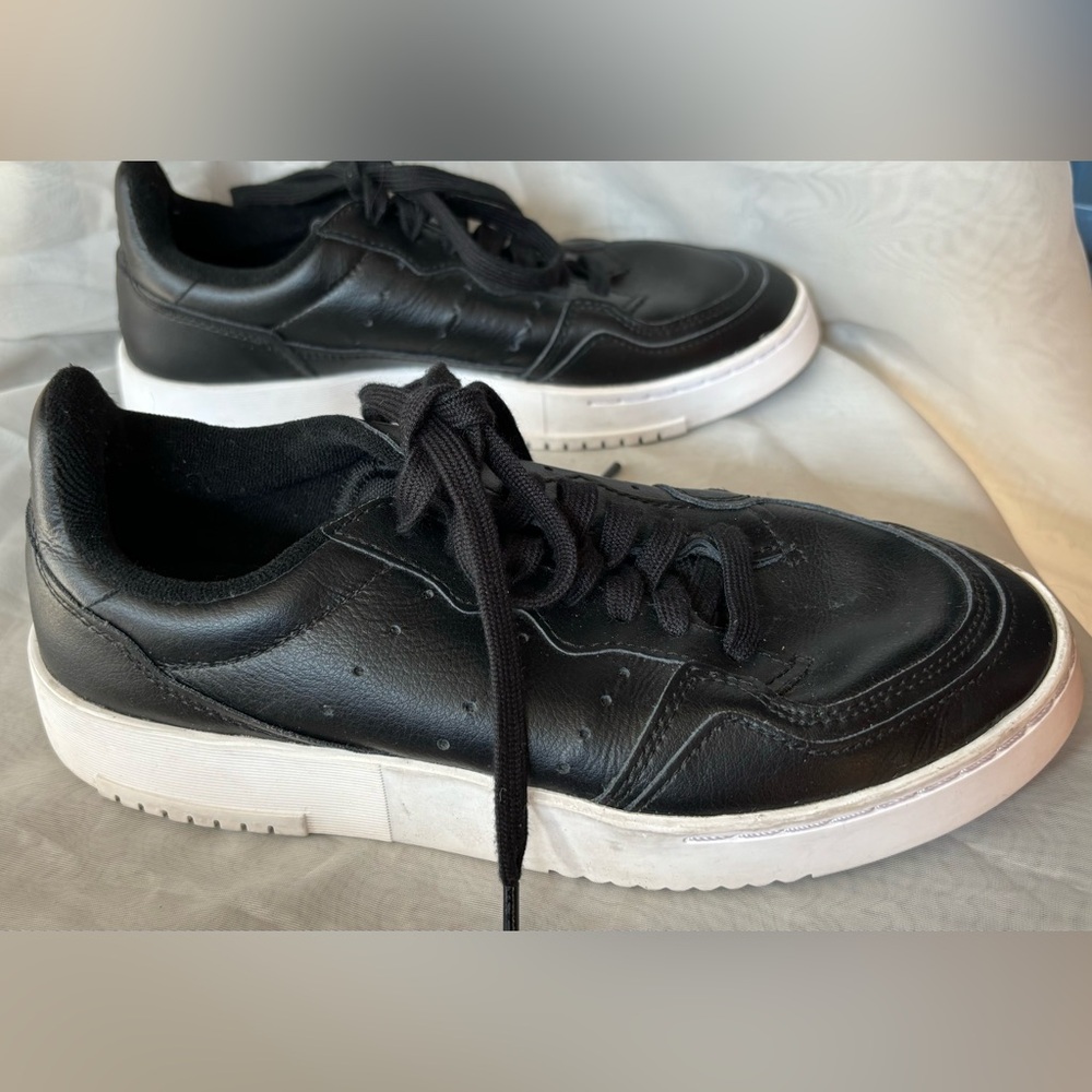 Adidas Supercourt men size 5 black or women size 6.5